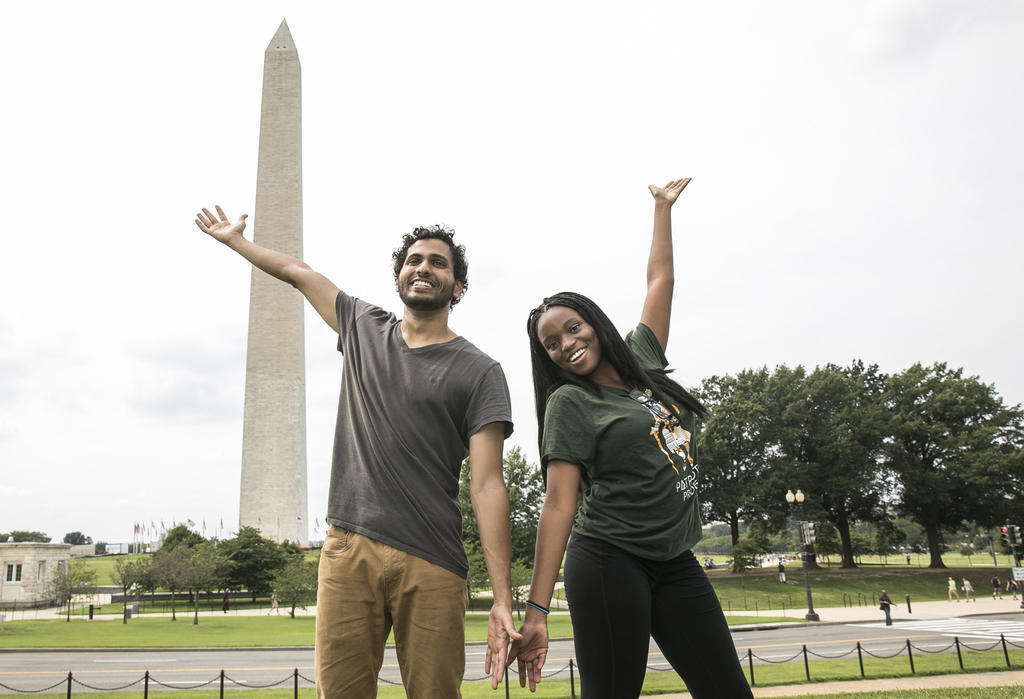 Two Mason students in front of the Washington Monument